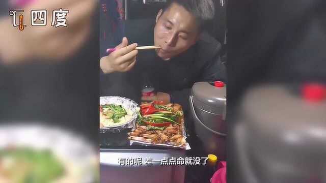 司机在挂车上做精致美食走红网络 :做的是时间 吃的是孤单