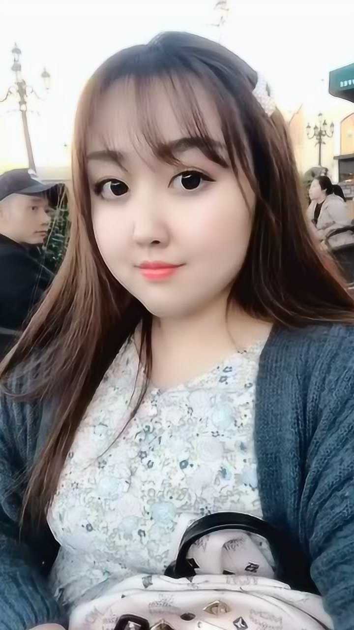 微胖女孩一笑脸肉嘟嘟的好想捏网友瘦下来肯定是女神