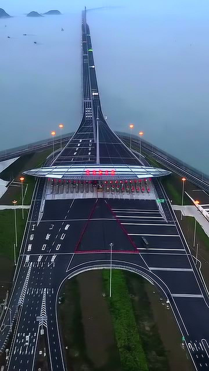 港珠澳大桥公路口岸通往香港的出入口全长55公里