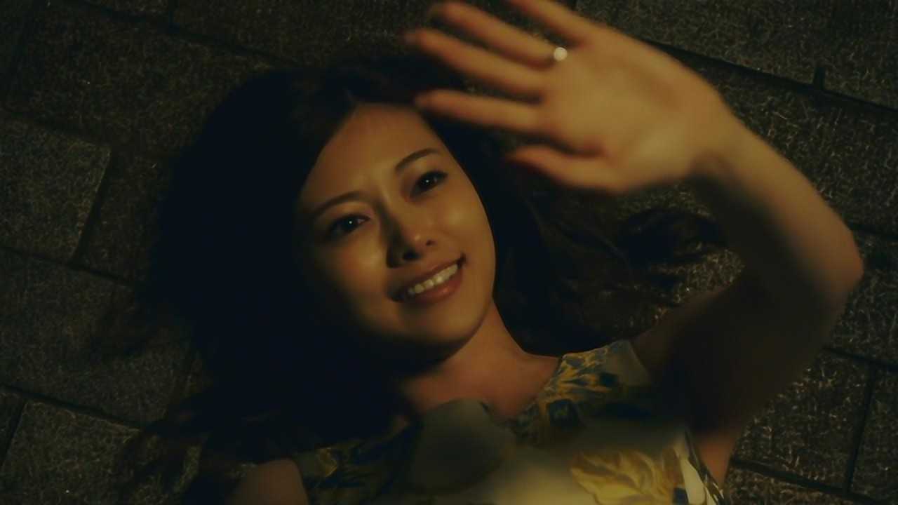 世界奇妙物语关注者女孩表面光鲜亮丽背后却藏着虚伪心酸