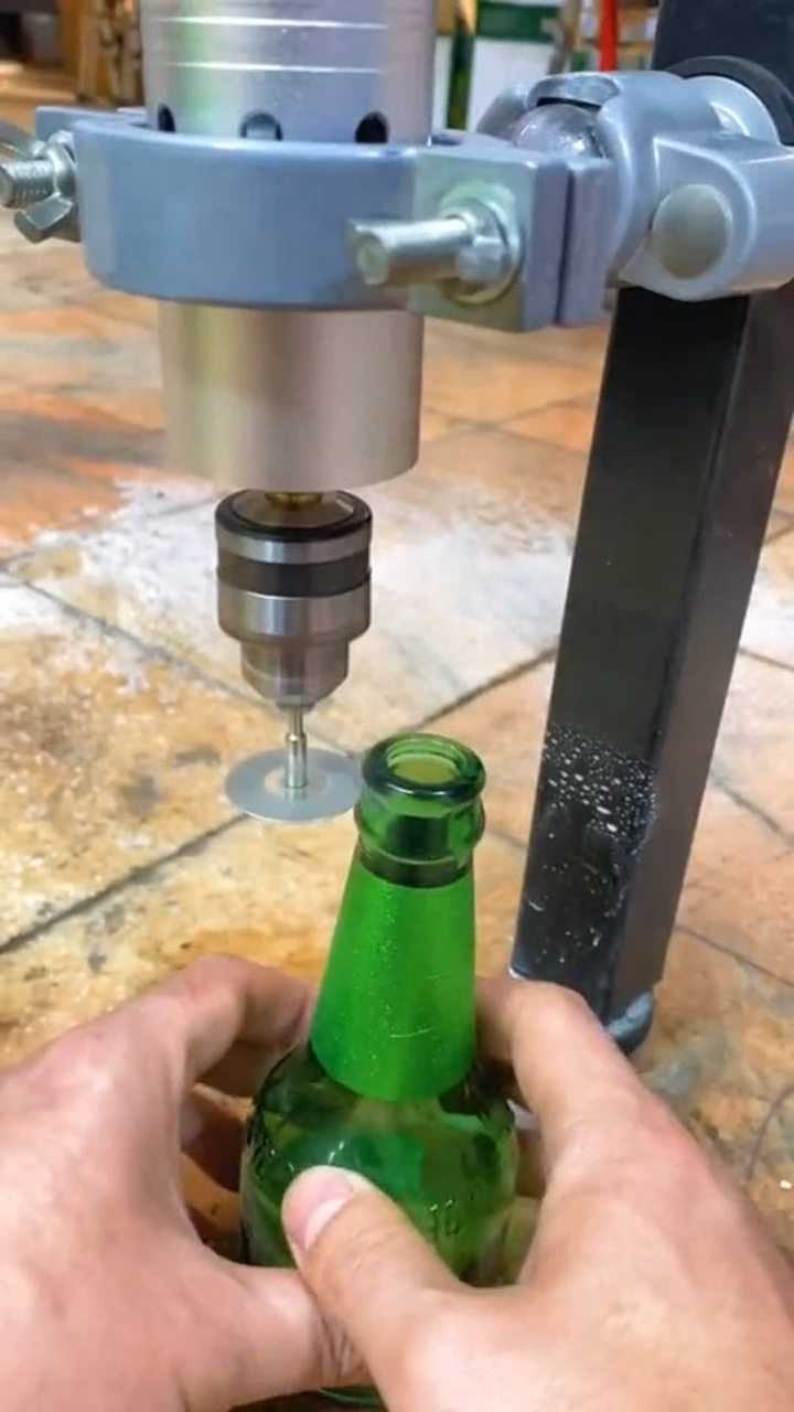 买了一个新的工具,插上电测试一下,切割啤酒瓶是没有问题的!