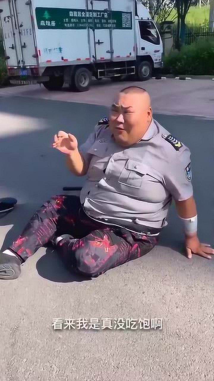 搞笑保安美女喊胖保安推车竟然发生这种事看完不许笑