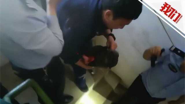 垃圾道内玻璃上挂着一婴儿 消防紧急救援警方已刑事立案