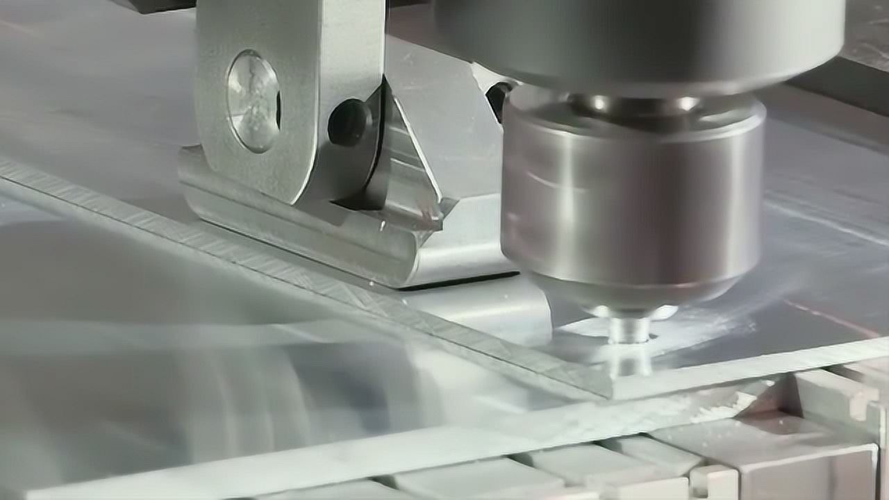 英国皇家焊接技术研究所演示搅拌摩擦焊技术机械的力量太强大了