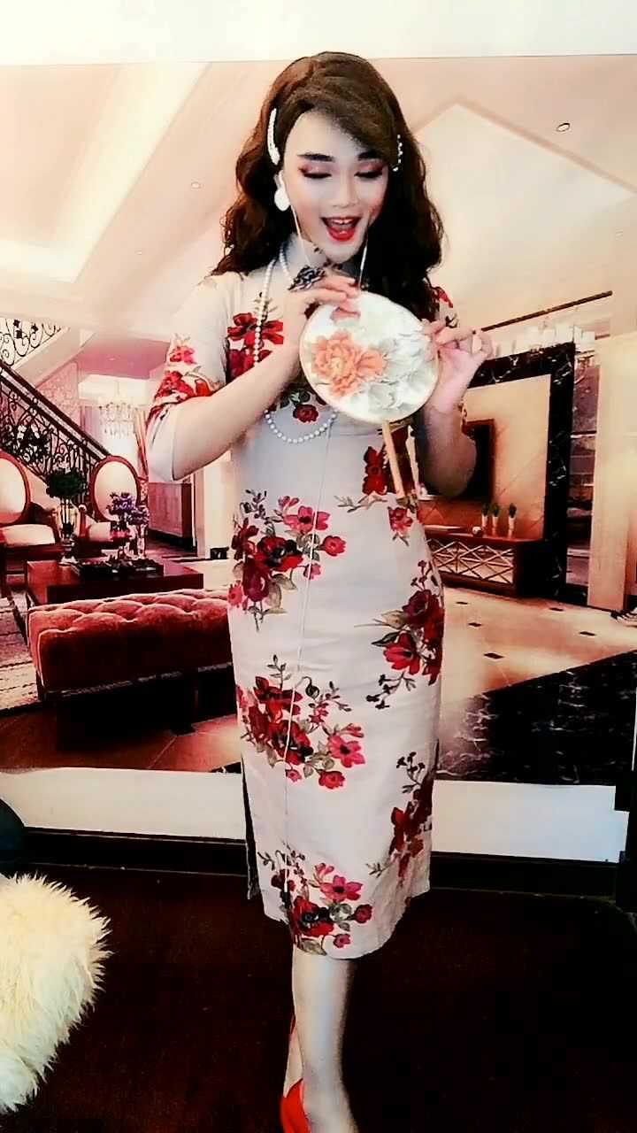 男扮女装穿旗袍为了更有女人味我还戴了美甲