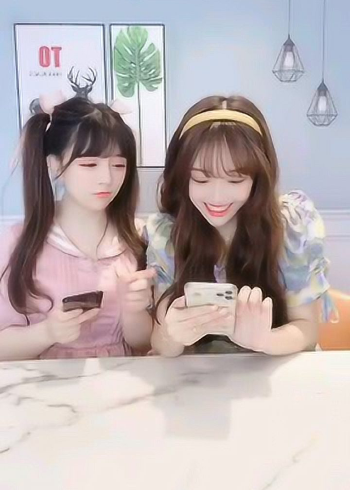 草莓果冻:我王奕萌五十万才治好的脑瘫,难道就比不上他这一万的鞋子吗