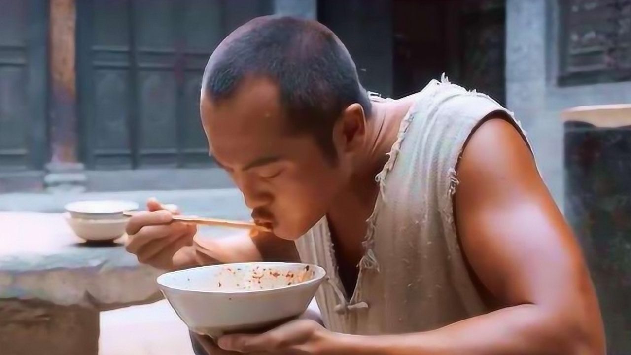 白鹿原的油泼面堪称一绝黑娃一连吃了三碗笑坏小娥