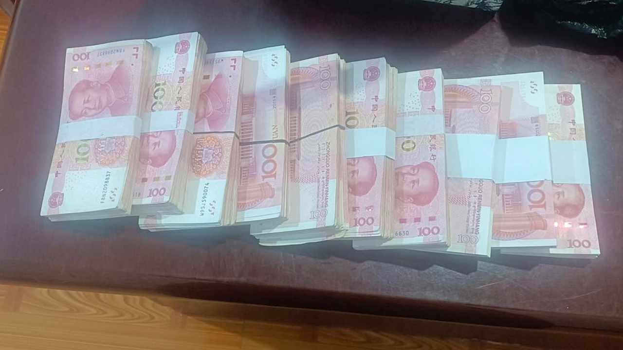 粗心乘客遗落10万现金的哥40分钟物归原主失主借来给员工发工资的