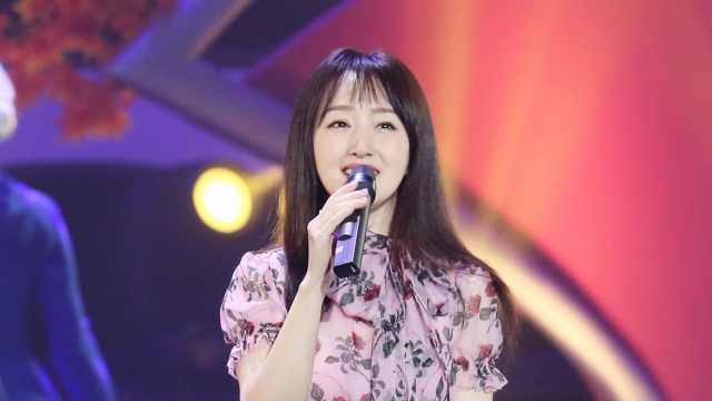 春晚大cp杨钰莹翻红后春晚更忙了与腾格尔组cp歌曲大串烧反差萌