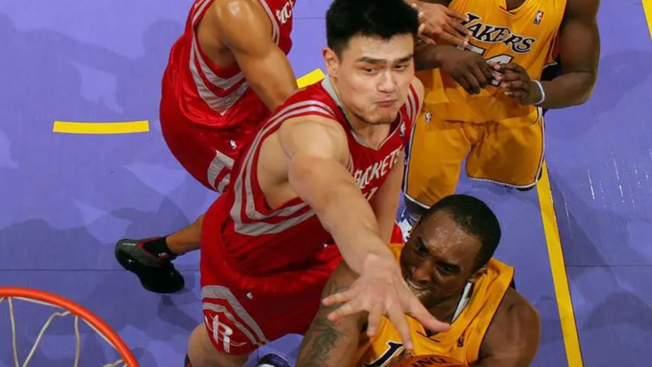 姚明生涯最强的战役,姚明上演王者归来战胜科比带领的湖人!