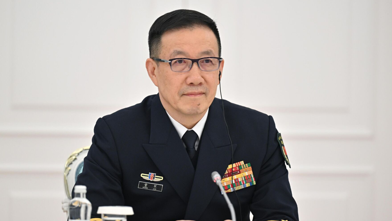 国防部长董军将出席第21届香格里拉对话会并访问新加坡