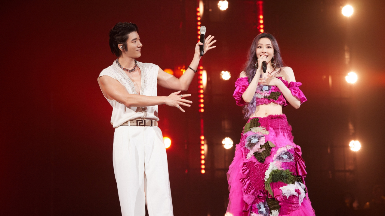 张靓颖王力宏时隔12年同框,合唱《另一个天堂》,现场飙海豚音好震撼