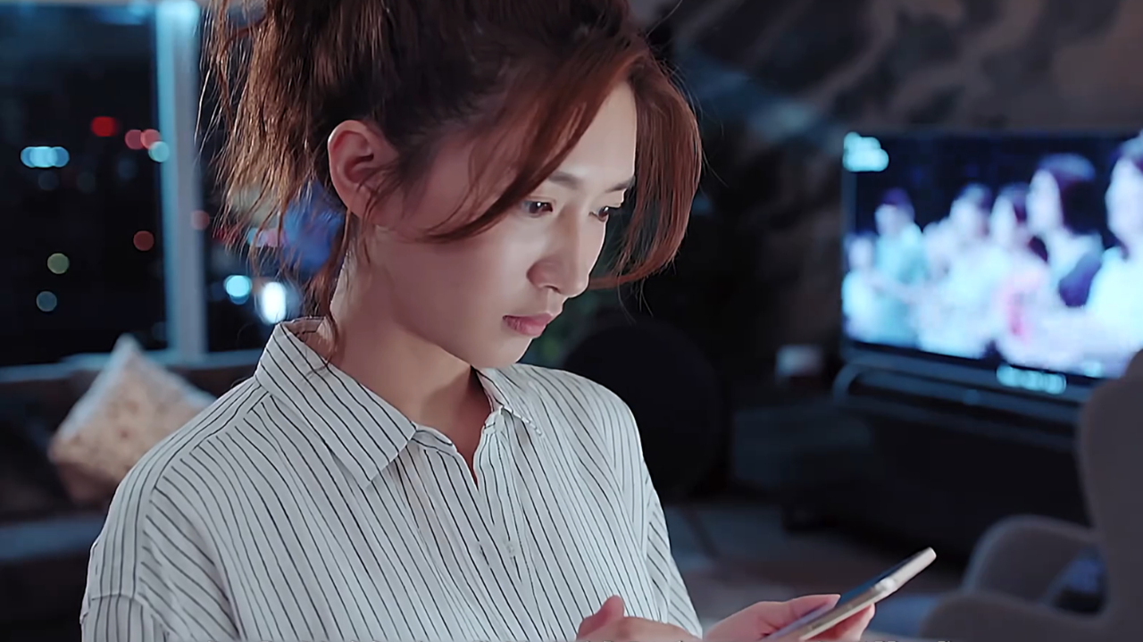女人在帮男友收拾衣服时,竟然发现了惊天大秘密
