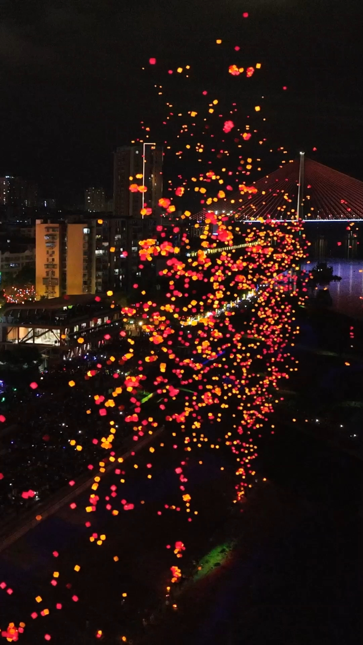 见者好运!农历三月三重庆丰都庙会万人齐放电子孔明灯