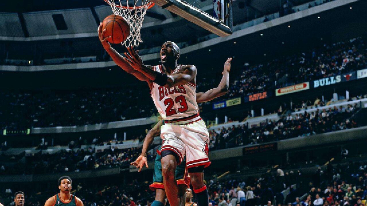 场均32 6 5,93年巅峰时期的乔丹,为何在mvp评选时输给了巴克利