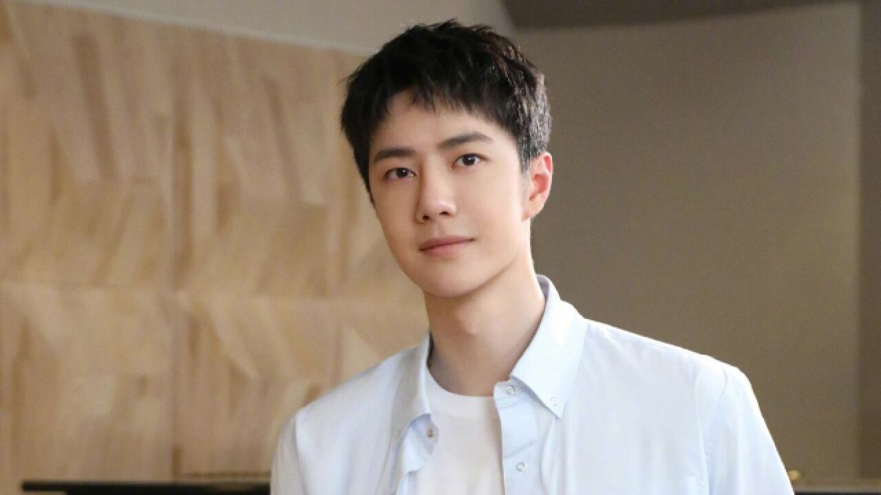 今日份甜甜的王一博,嘟嘟嘴小表情好可爱,糖做的吧!