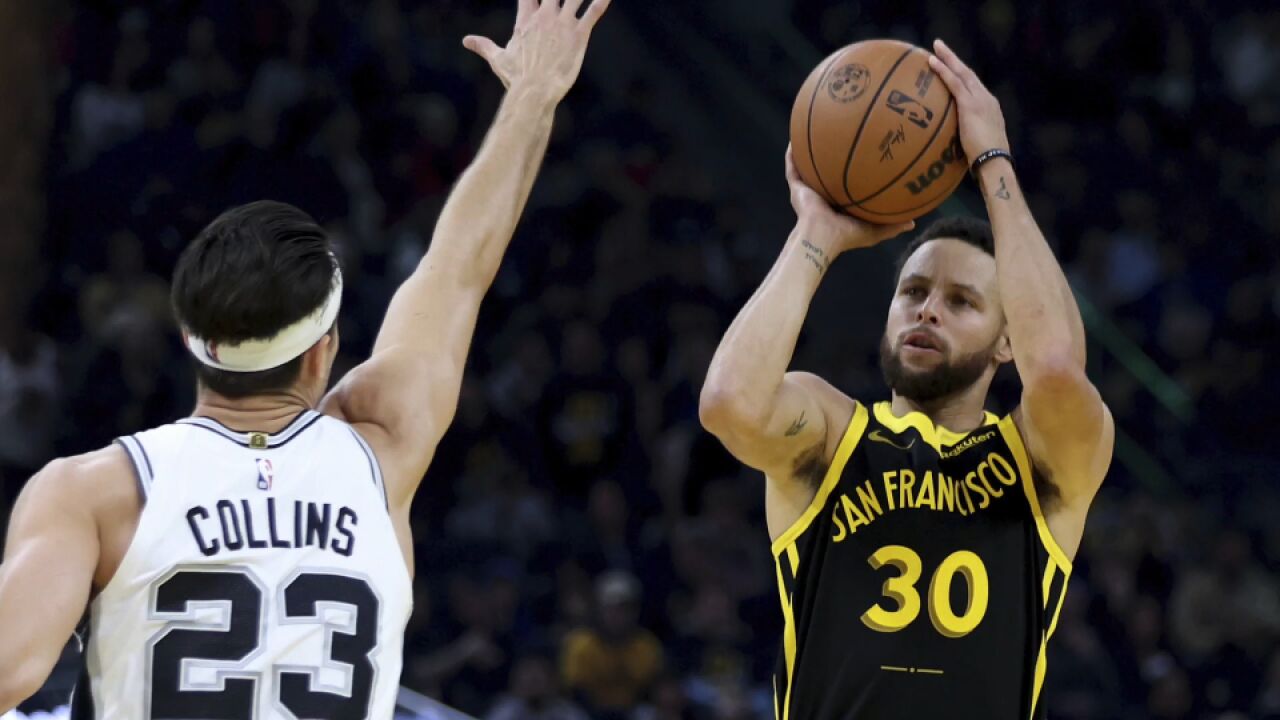 库里35 6集锦:连续三分奠定胜局 勇士就得他放开抡