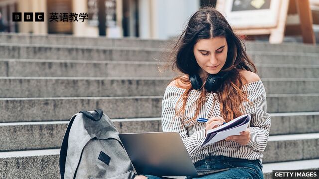 BBC媒体英语:英国大学生助学贷款几乎全部用来支付房租