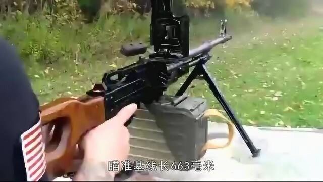 PKM机关枪4条右旋膛线,最大射程为1500米,重7.5千克