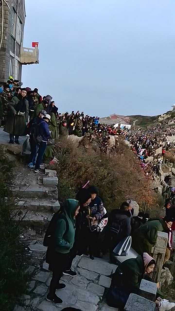 旅遊景區泰山,人山人海