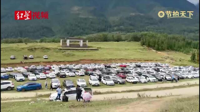 节拍天下|四川凉山螺髻山景区 游客排长队坐索道下山