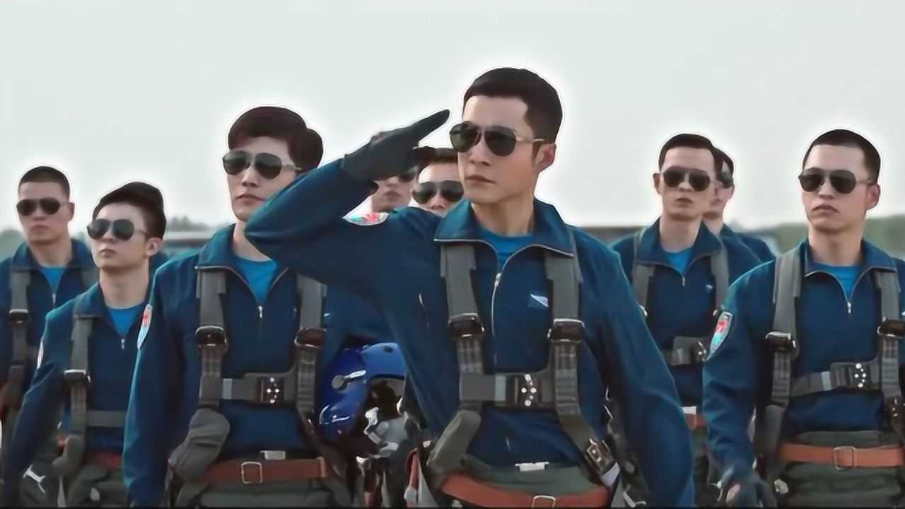 我和我的祖国:韩东君一身制服敬礼镜头燃爆了,这段看了十遍!