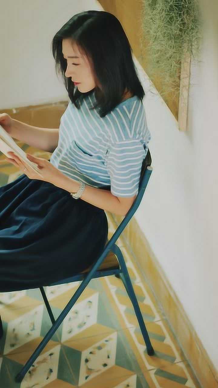 袁晶写真美艳动人,气质满满女人味十足