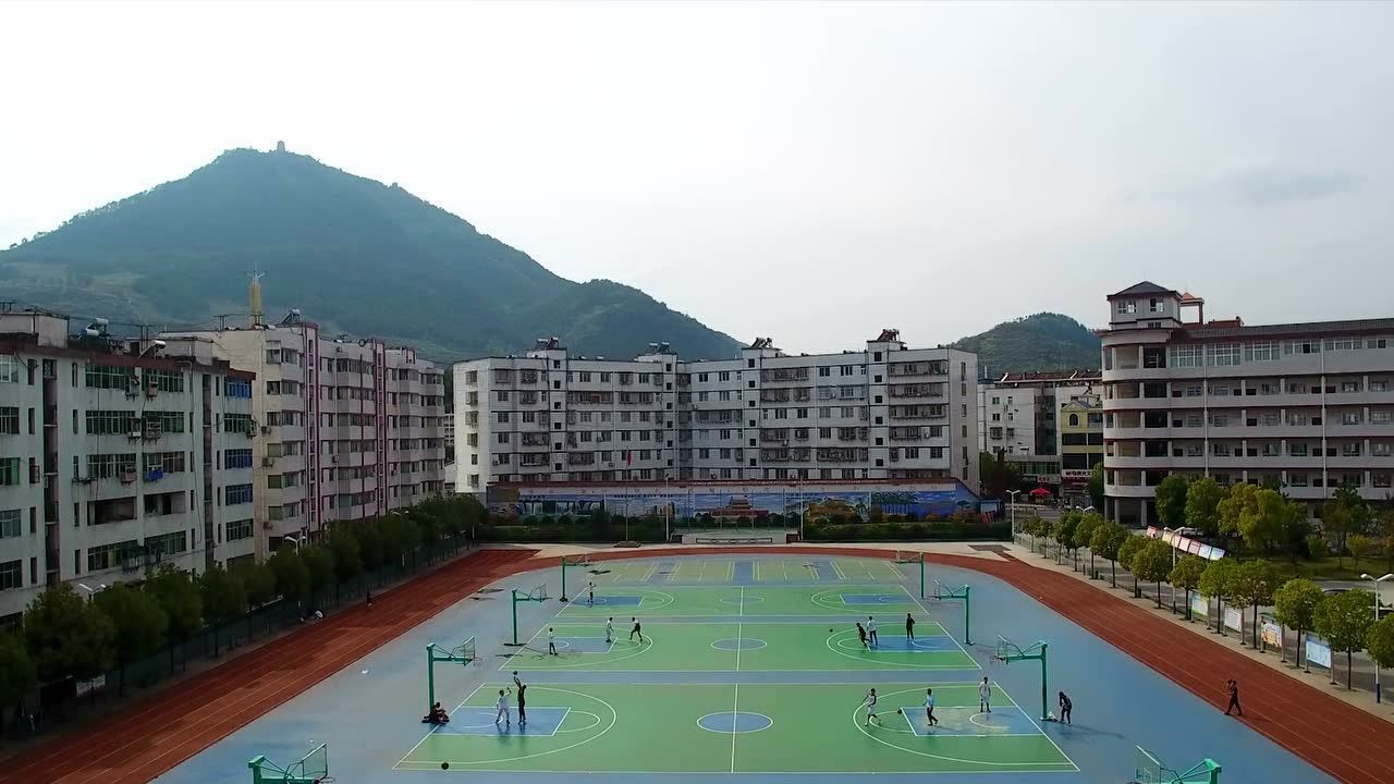 奋进中的竹山二中