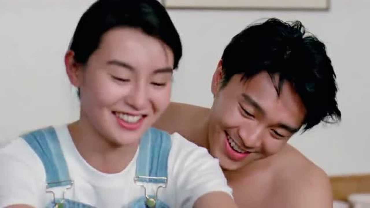 周星驰张曼玉玩人鬼情未了使出高难度接吻动作