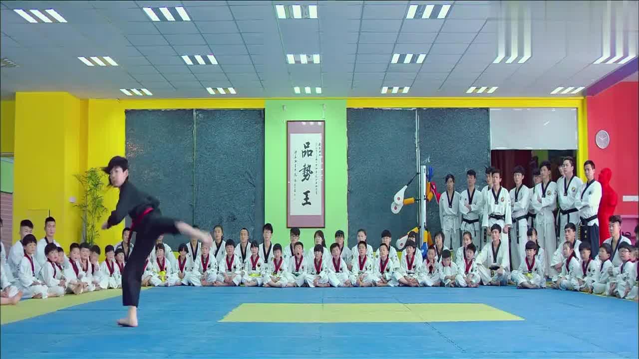 龙拳小子:小孩先是单挑然后一打四最后还赢了比赛,简直太强了