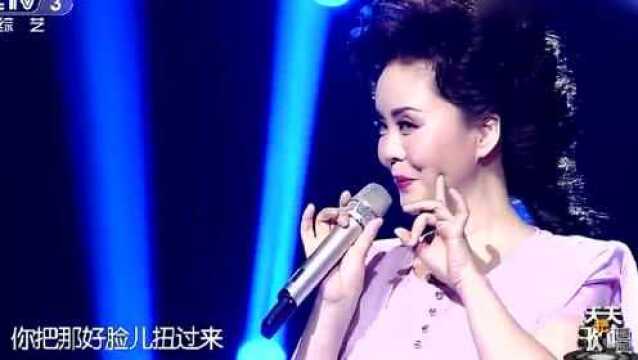 美女歌手董华演唱《亲圪蛋下河洗衣裳》歌声太美了