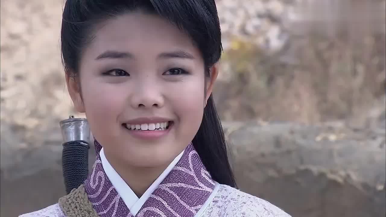 艾虎说公孙策和花掌柜之间有意思,展昭让她不要瞎猜,艾虎却笑了