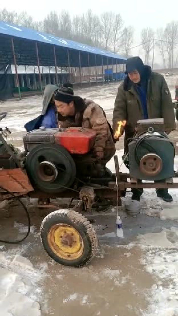 摇把拖拉机天冷加点火好启动