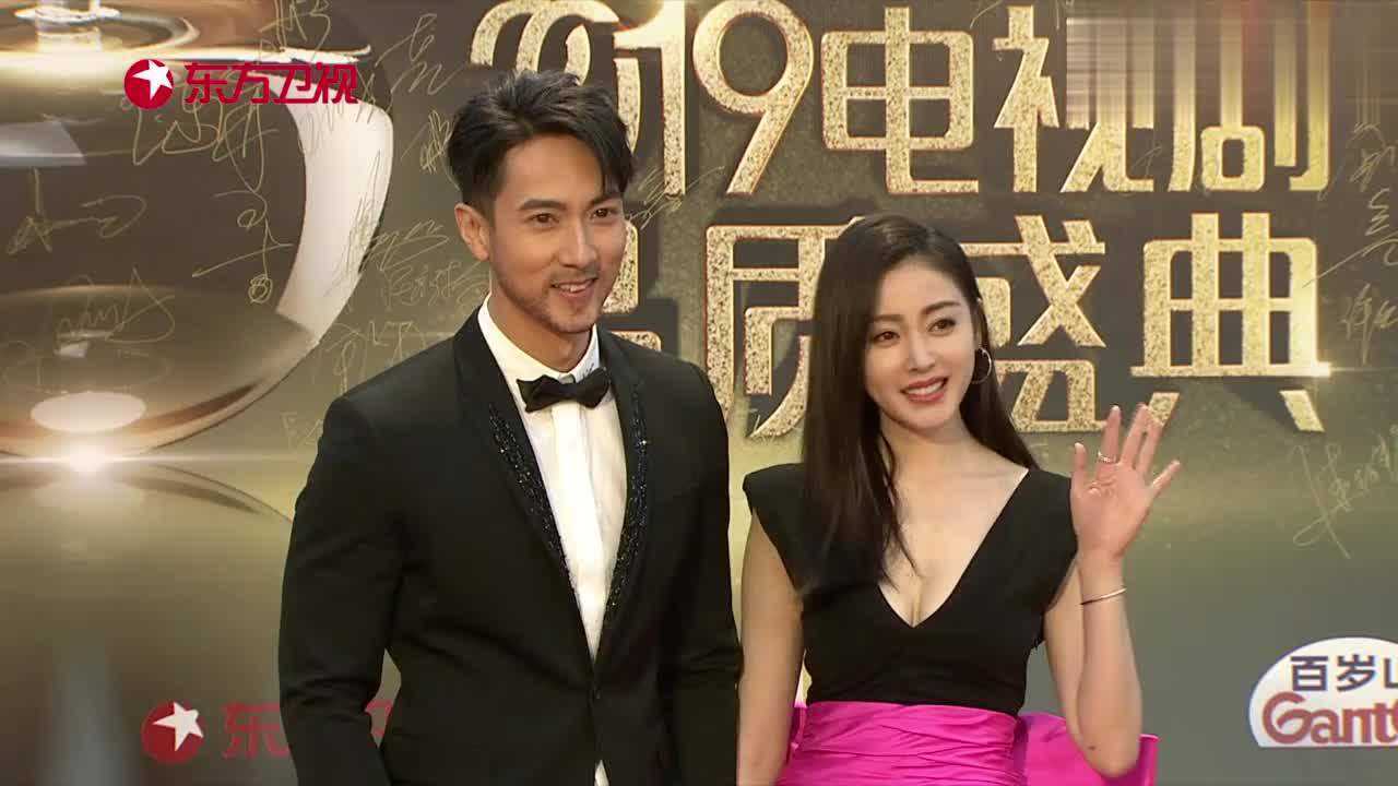 电视剧品质盛典吴尊留络腮胡超man亮相张天爱深v黑裙超抢镜