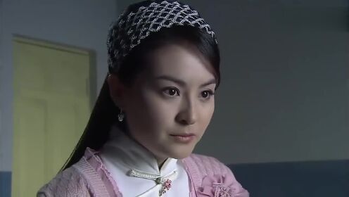 敌营十八年:为作掩护,戴娇倩强势献吻江波,成功解除怀疑!