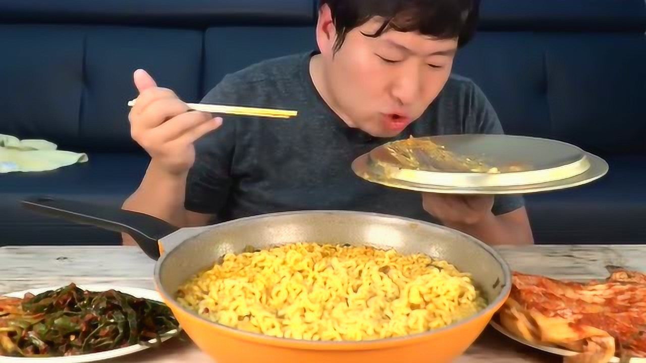 韩国大胃王吃泡面一大锅一个人吃网友一星期吃的都没他多