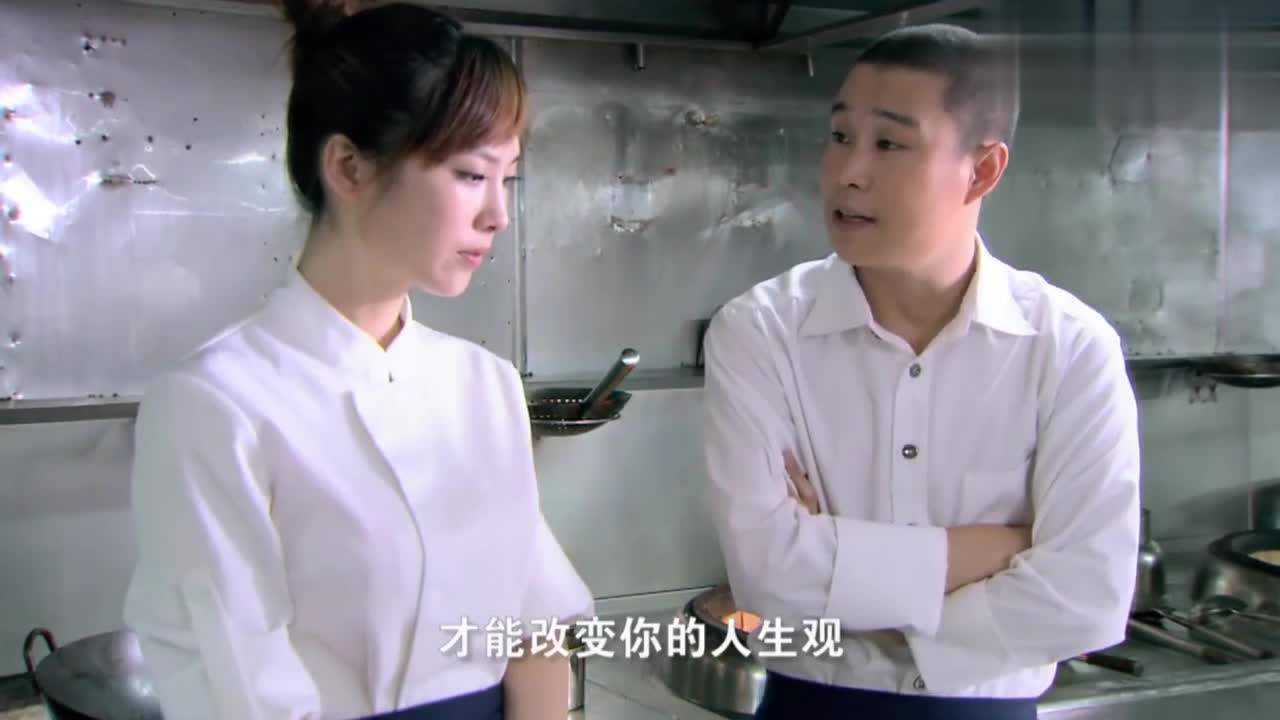 后厨时慧宝教小美做厨师的道理可是对方却不领情