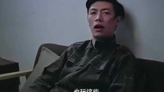 丧尸李志:男子在二楼不慎摔下,竟然摔在了美女的怀里,太巧了