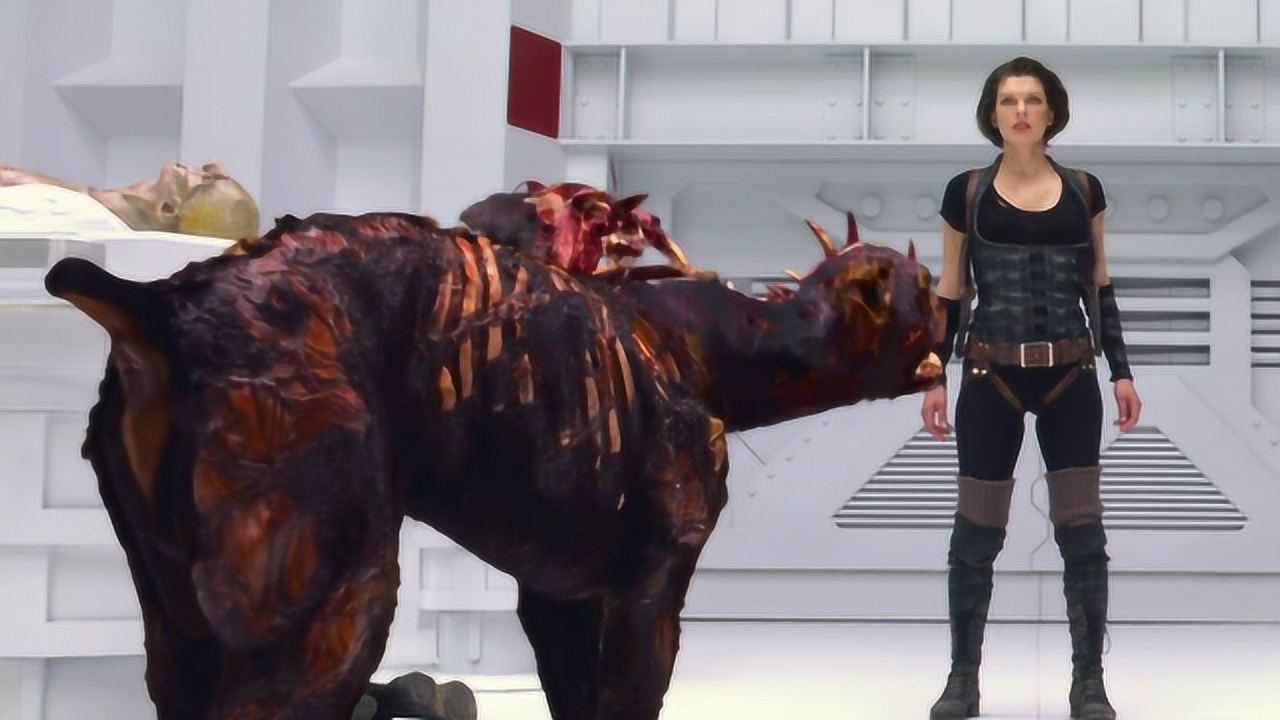 高分科幻恐怖片《生化危机4》,病毒肆虐的世界,狗都变成怪物!