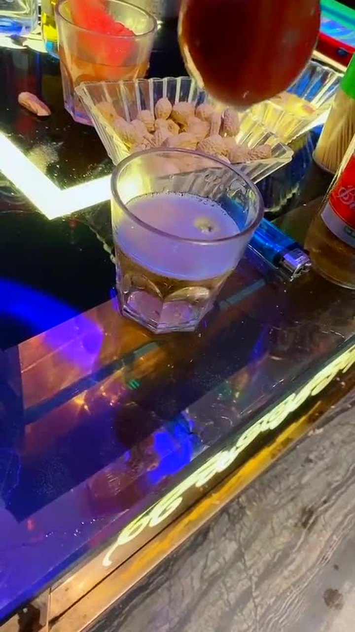 你们喝酒都把西瓜放杯里,我也学聪明了,不醉不归!_腾讯视频