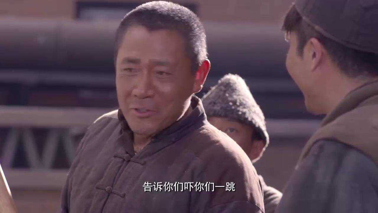 老農民:老農民熱心腸,為了幫人找東西,萬萬沒想到竟跳進糞坑