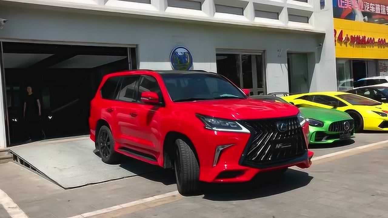 雷克萨斯lx570改装红色贴膜路虎车主看到这一幕没忍住笑了