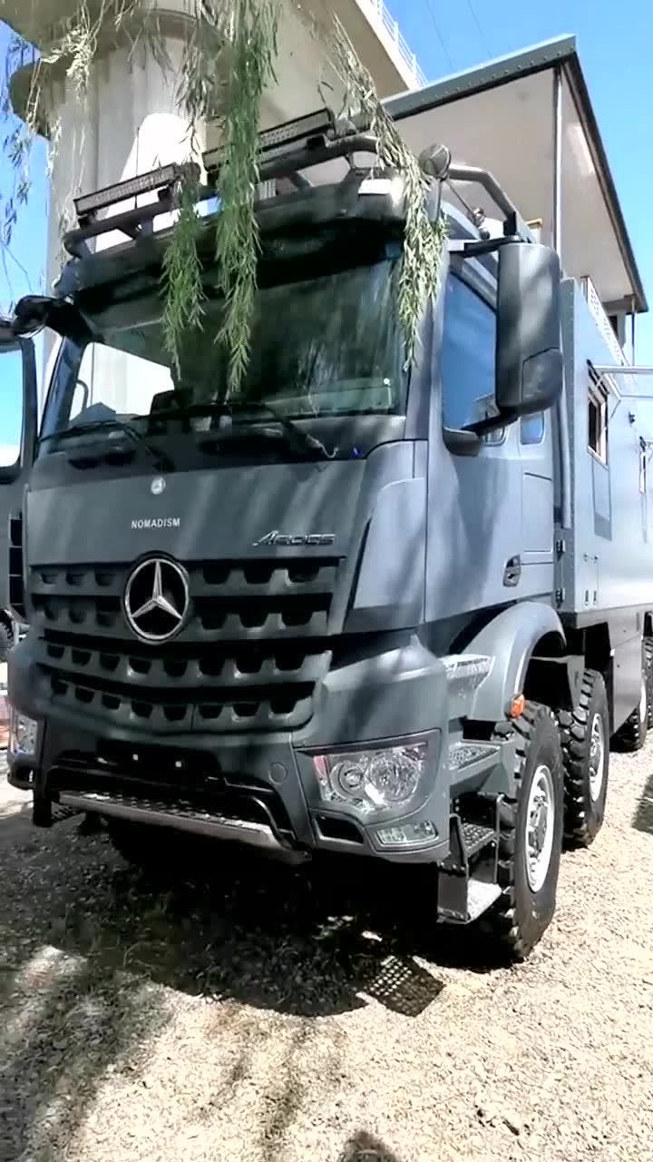 奔驰越野房车带升顶露台确实霸气