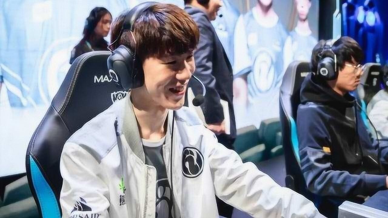 比豹女还灵活!theshy英雄池喜加一?