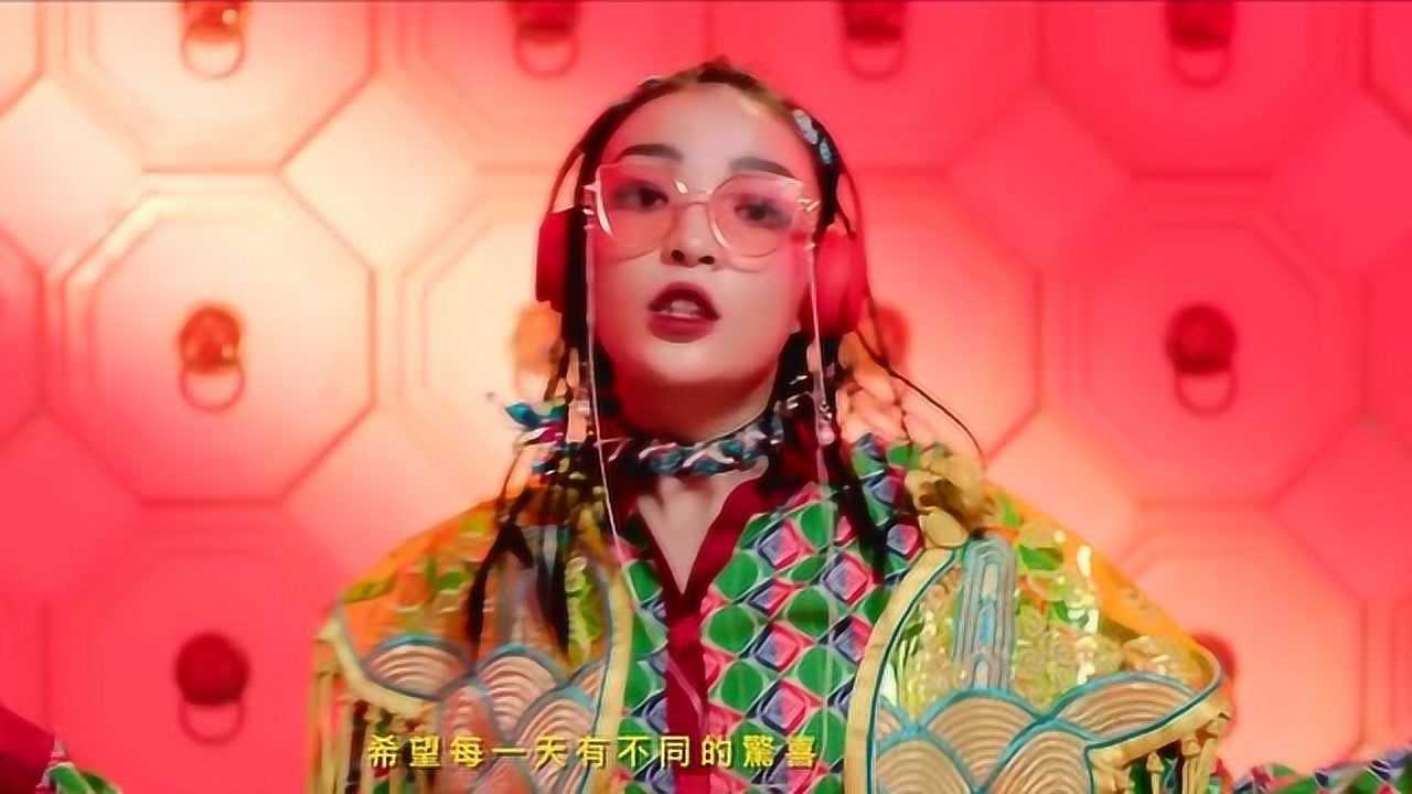 嘻哈中国:vava - 我的新衣 (feat. ty. & 王倩倩)