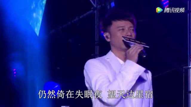 歌曲《月半小夜曲》现场版!演唱:李克勤!