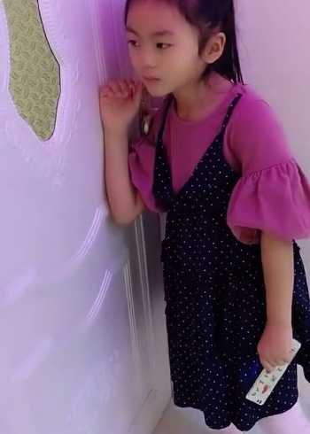 小孩子一个人在家,陌生人来敲门,看我怎么应对