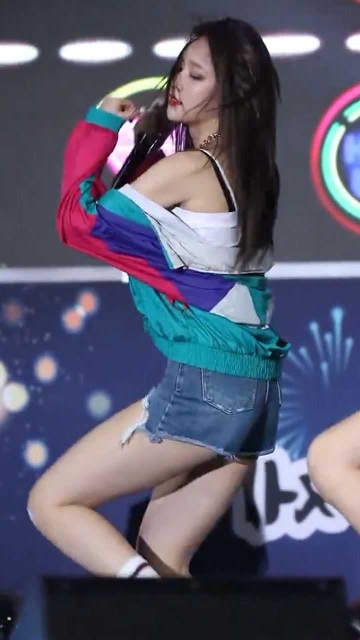 安喜延连穿运动服都这么性感大长腿看得我都不淡定了