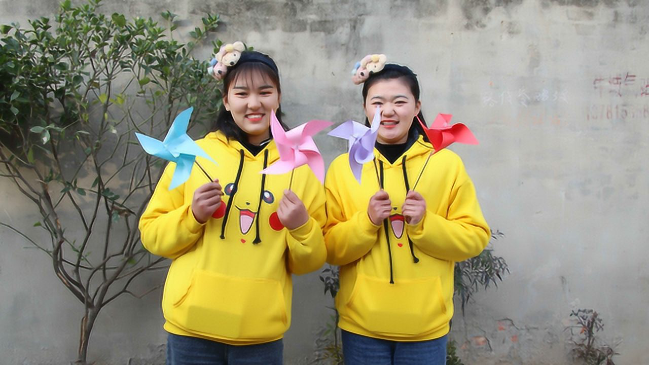 手工小晴和小花做折纸风车五颜六色的风车随风转动真好看