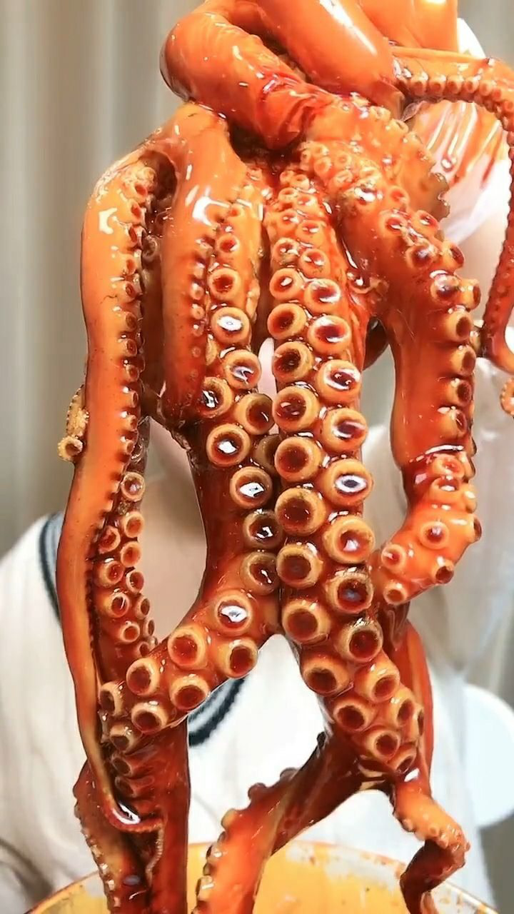 超大八爪鱼,红油版,特别好吃特别开胃